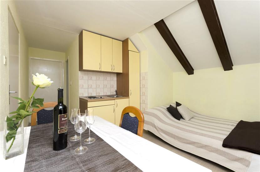 Apartment A2, for 3 persons