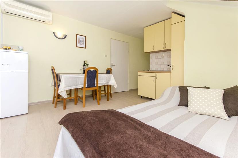 Apartment A2, for 3 persons