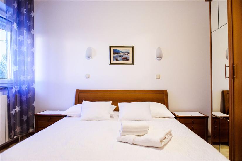 Room S1, for 2 persons