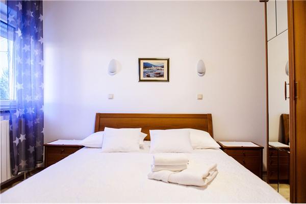 Room S1, for 2 persons