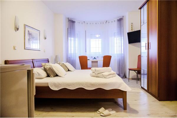 Room S2, for 2 persons