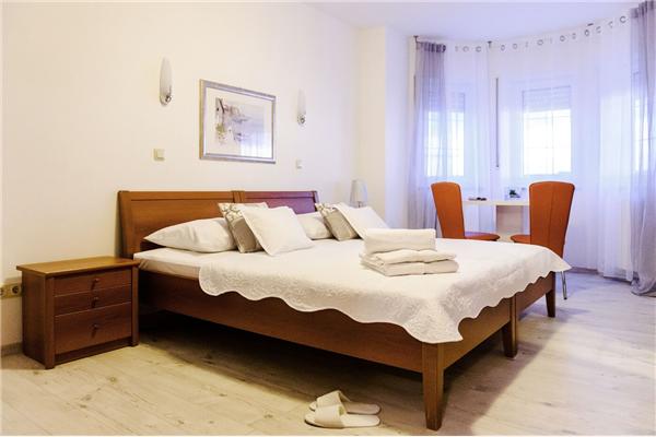 Room S2, for 2 persons