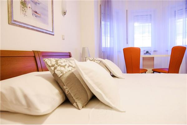 Room S2, for 2 persons