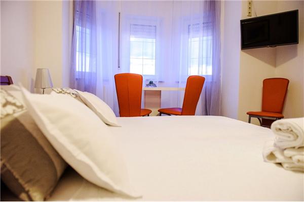 Room S2, for 2 persons