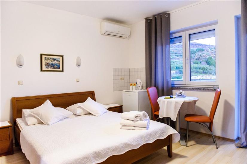 Room S3, for 2 persons