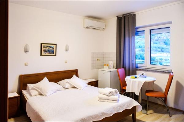 Room S3, for 2 persons