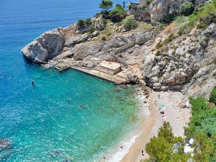 Exploring Bellevue Beach, Dubrovnik: A Serene Coastal Paradise