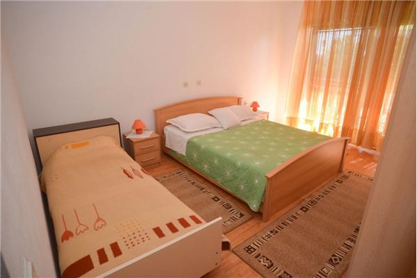 House K1, for 12 persons