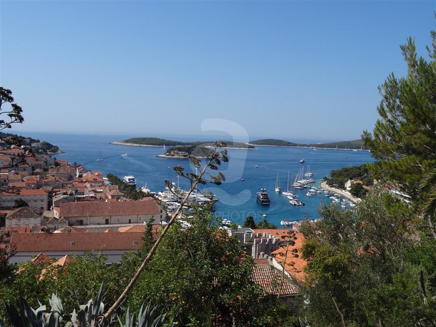Hvar-view-of-the-town