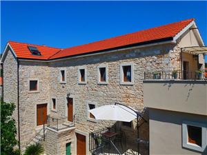 Apartment Nenad Jelsa - island Hvar, Stone house, Size 30.00 m2, Airline distance to town centre 100 m