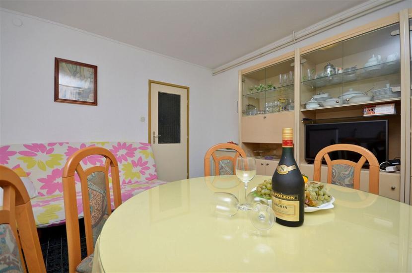 Apartment A4, for 5 persons