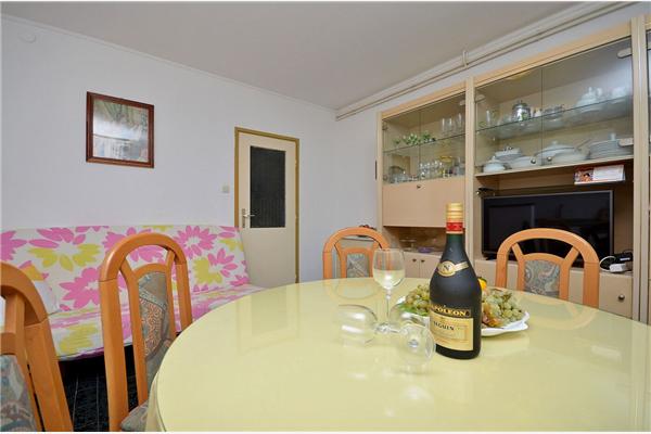 Apartment A4, for 5 persons