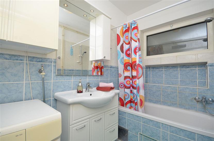 Apartment A4, for 5 persons