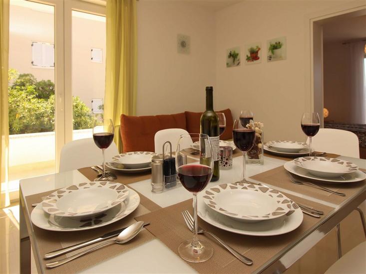 Apartment A1, for 5 persons