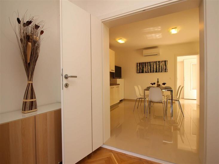 Apartment A1, for 5 persons