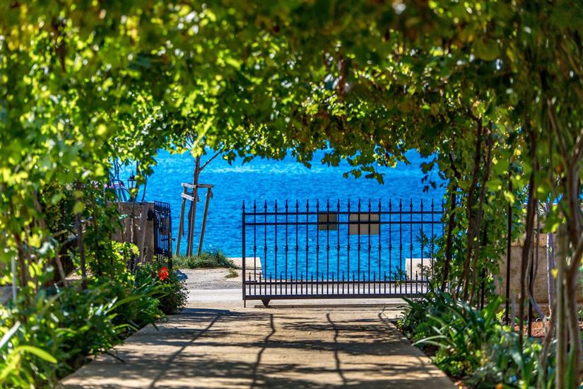 Apartments Ivan Sea View Lun