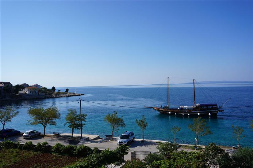 Apartments Ivan  Sea View in Peaceful Lun
