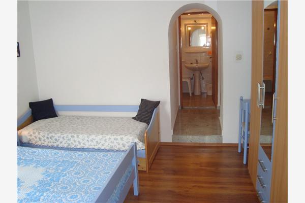 Apartment A1, for 5 persons