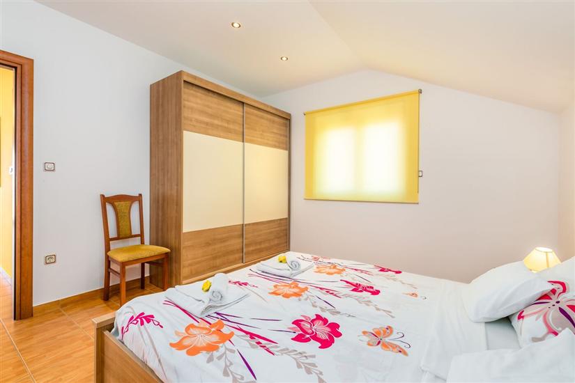 Apartment A1, for 7 persons