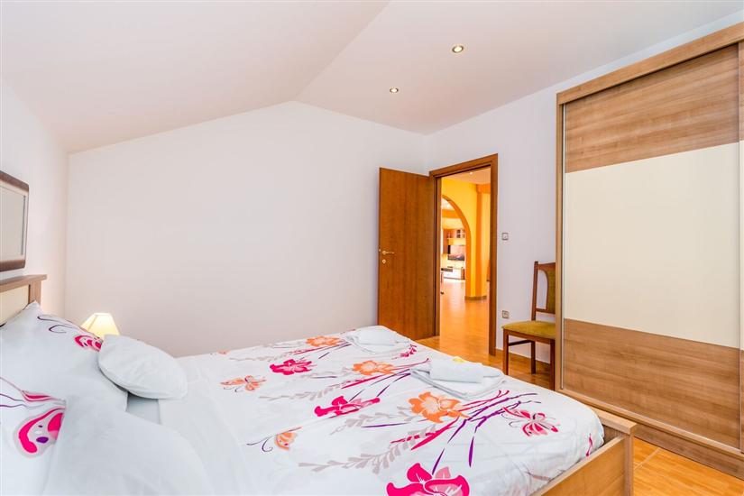 Apartment A1, for 7 persons