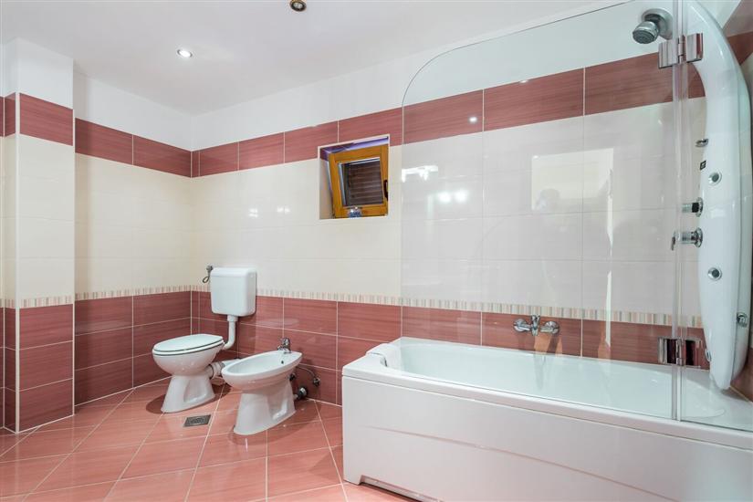 Apartment A1, for 7 persons