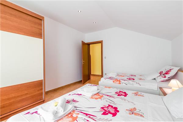 Apartment A1, for 7 persons