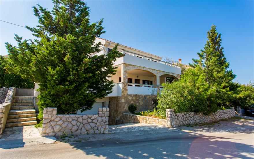 Apartments Brnić Ž.