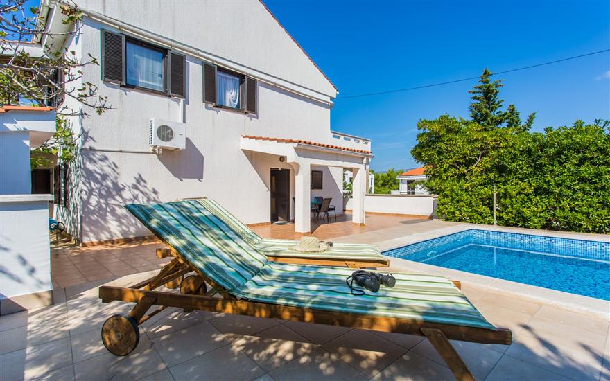 Apartments Brnić Ž.