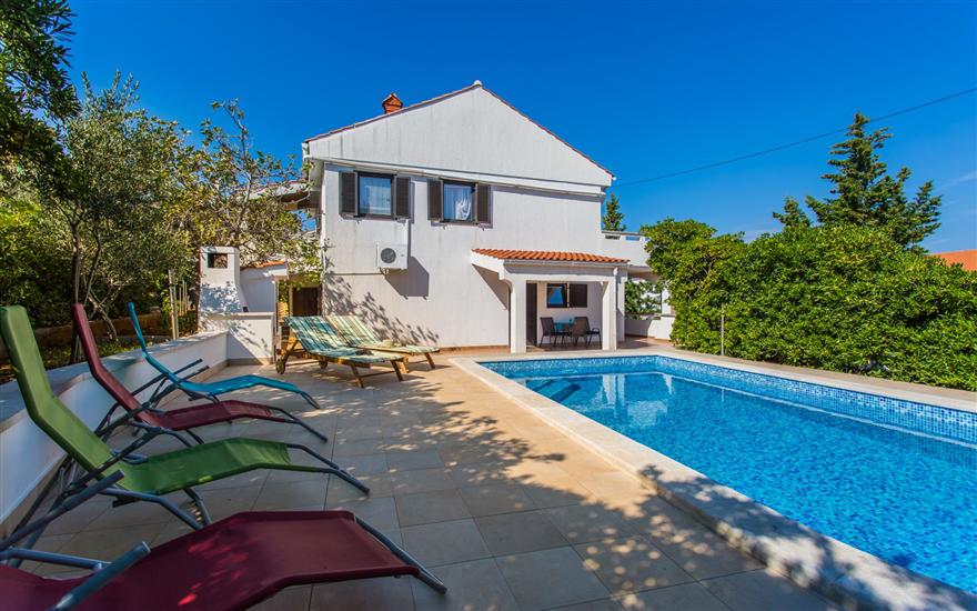 Apartments Brnić Ž.