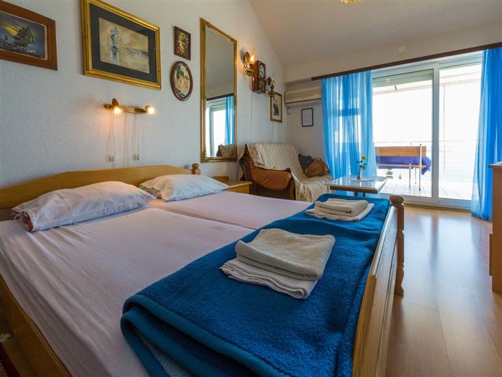 Apartment A4, for 4 persons