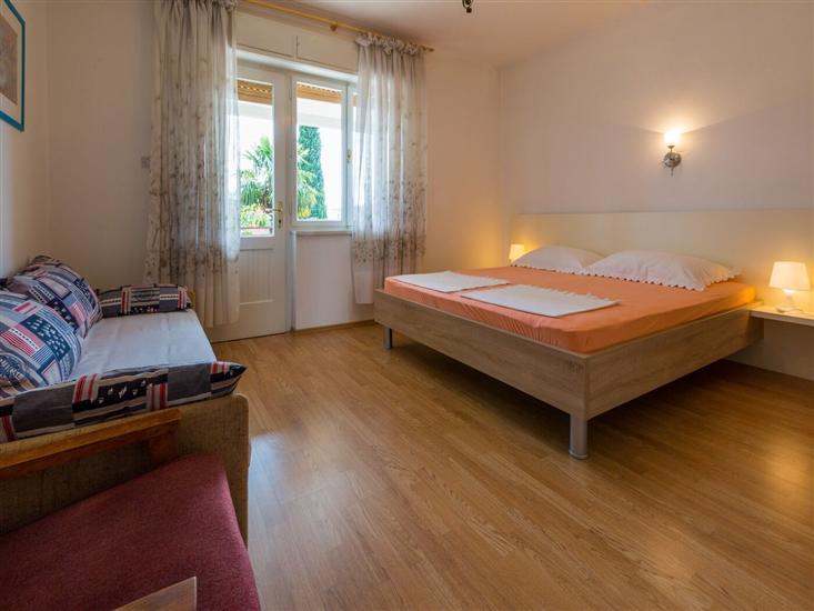 Apartment A1, for 5 persons