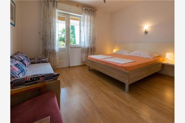 Apartment A1, for 5 persons