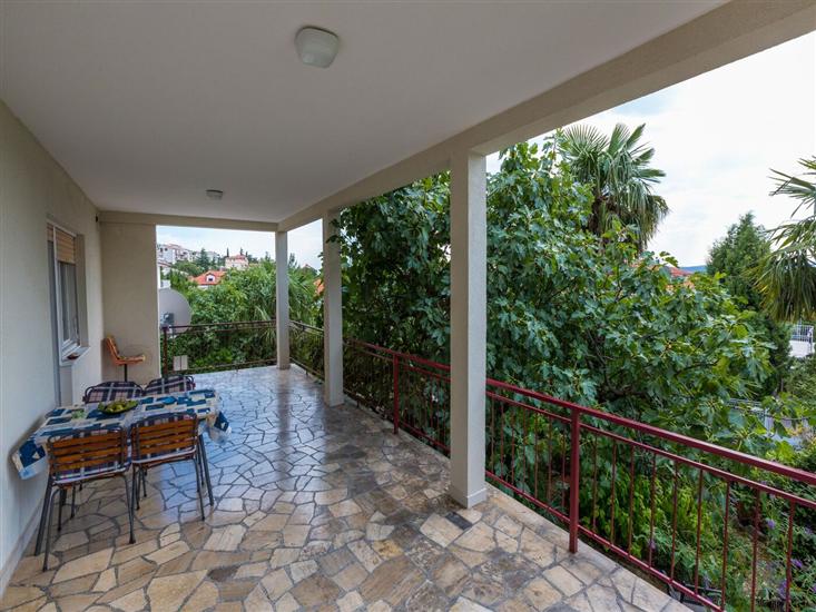 Apartment A1, for 5 persons