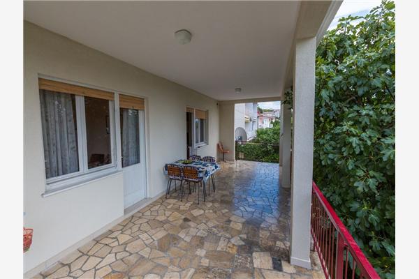 Apartment A1, for 5 persons