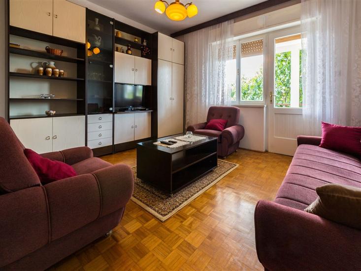 Apartment A1, for 5 persons