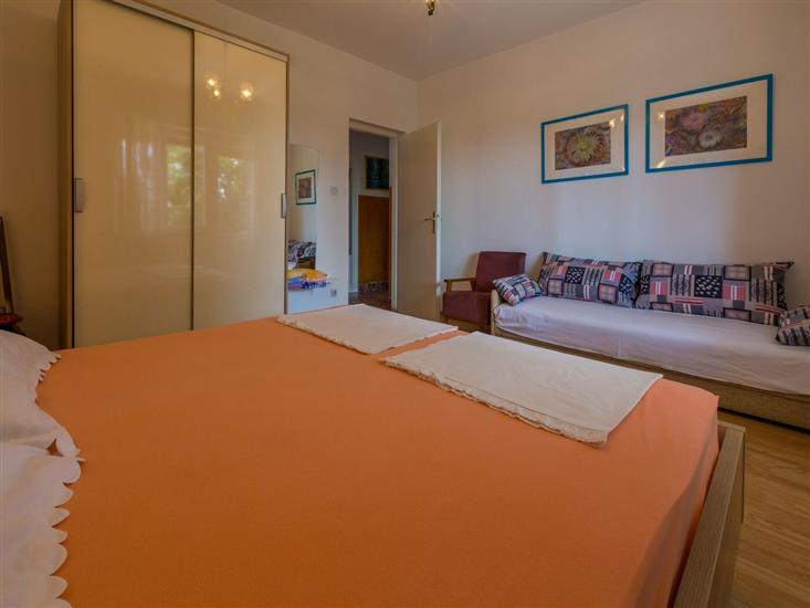 Apartment A1, for 5 persons