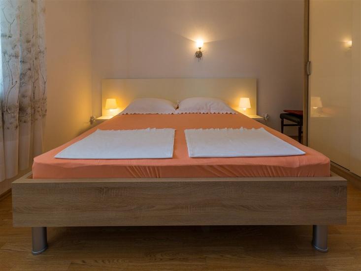 Apartment A1, for 5 persons