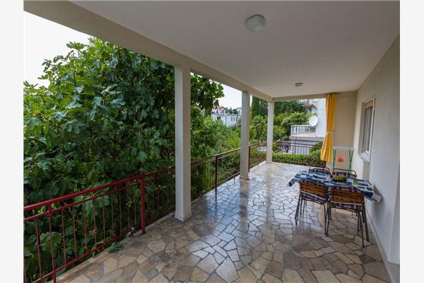 Apartment A1, for 5 persons