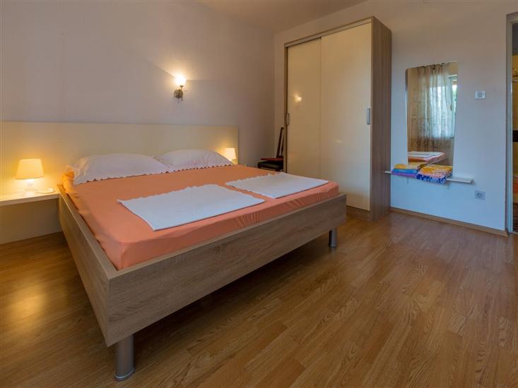 Apartment A1, for 5 persons