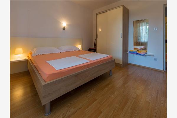 Apartment A1, for 5 persons