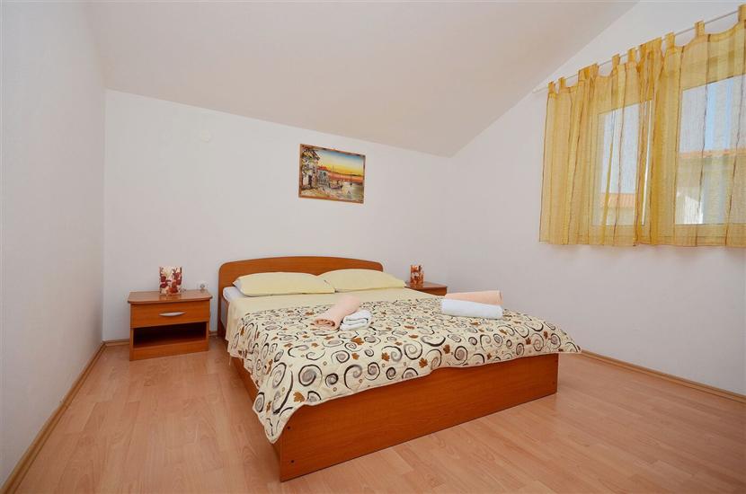 Apartment A2, for 5 persons