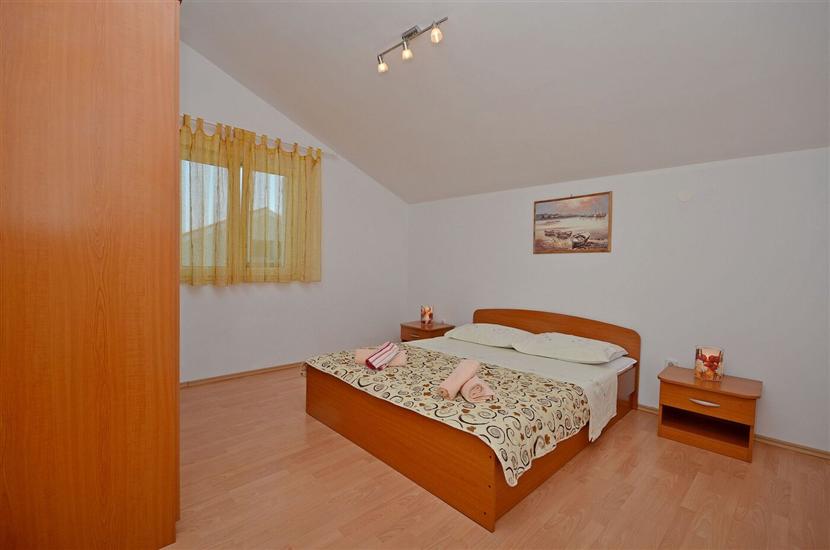Apartment A2, for 5 persons