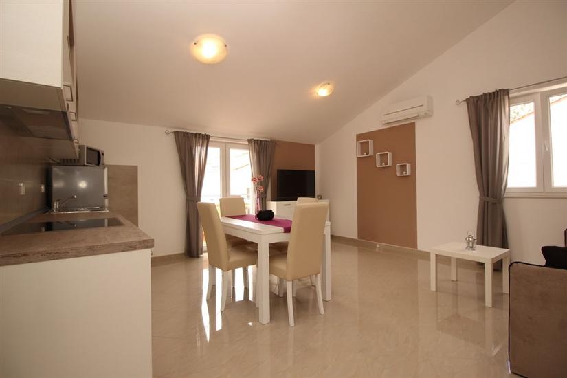 Apartment A8, for 4 persons
