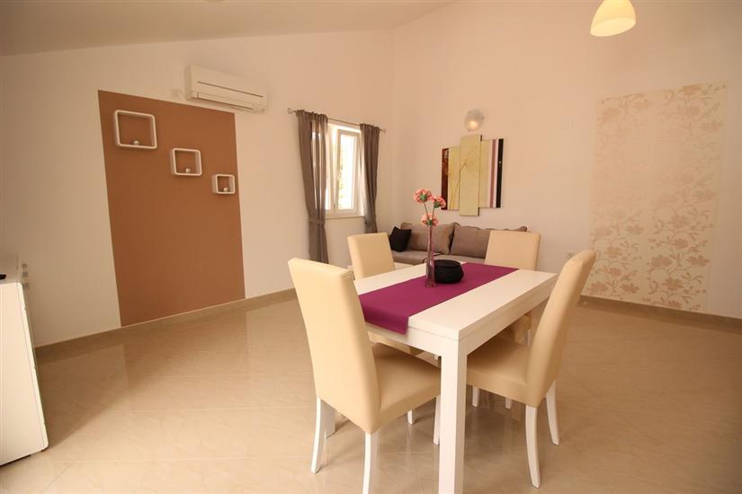 Apartment A8, for 4 persons