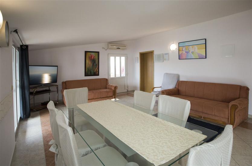 Apartment A3, for 6 persons