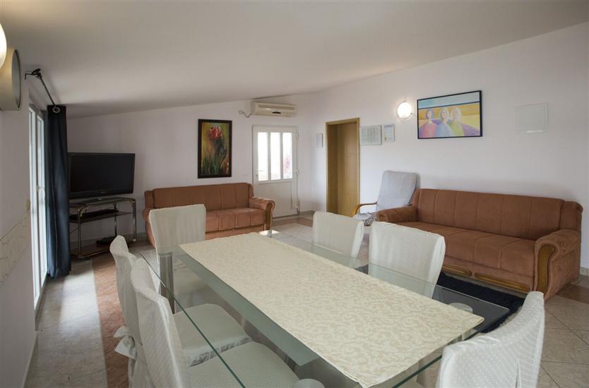 Apartment A3, for 6 persons