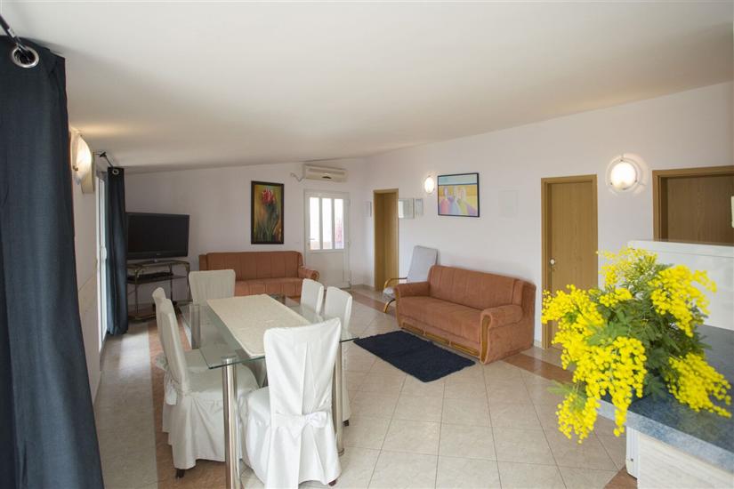 Apartment A3, for 6 persons