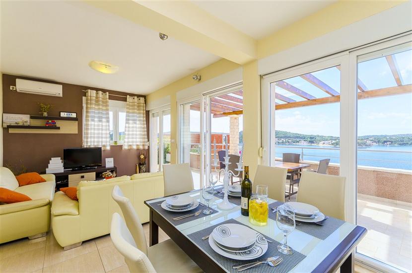 Apartment A1, for 6 persons