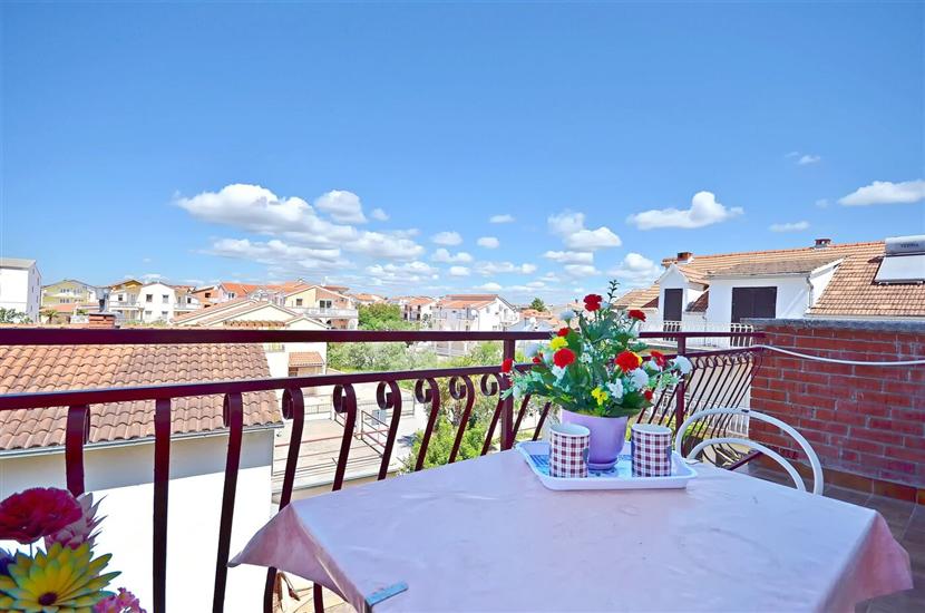 Room S1, for 2 persons