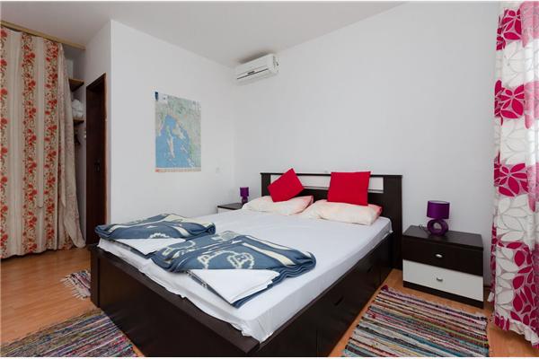 Room S4, for 2 persons